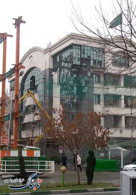 نصب دوباره پرچم سعودی و ترمیم قفس کنسولگری عربستان در مشهد