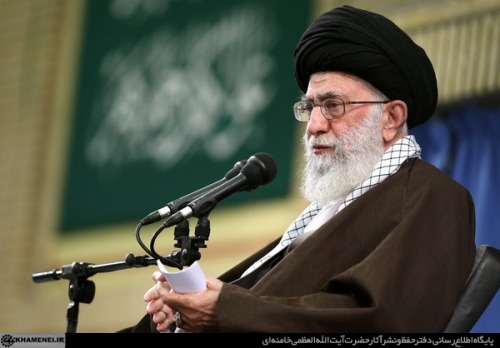 برقراری ارتباط میان صنعت و دانشگاه از راههای ایجاد اشتغال است برقراری ارتباط میان صنعت و دانشگاه از راههای ایجاد اشتغال است