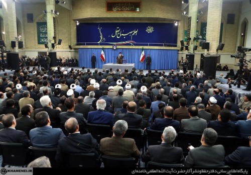 برقراری ارتباط میان صنعت و دانشگاه از راههای ایجاد اشتغال است برقراری ارتباط میان صنعت و دانشگاه از راههای ایجاد اشتغال است