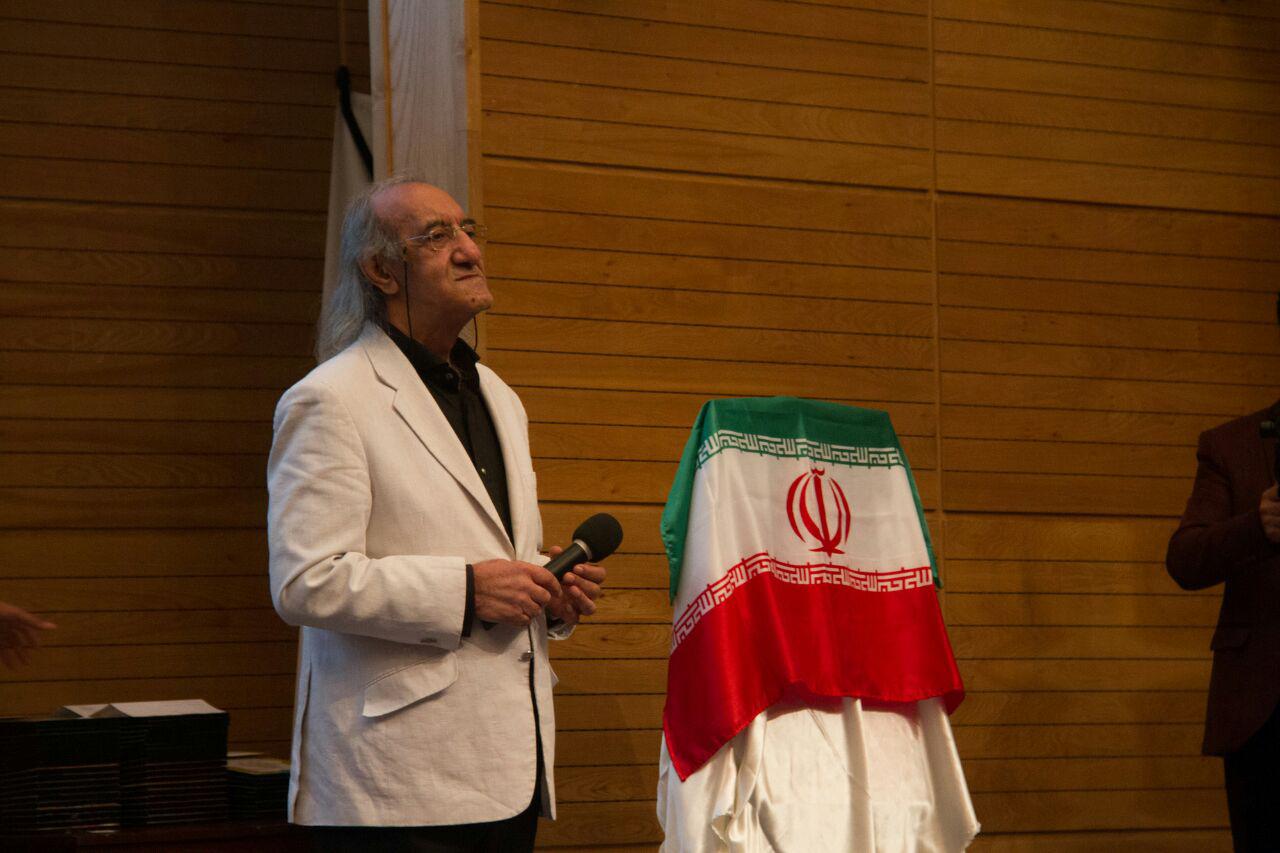 صدا و سیما، فقط در دهه فجر یاد هنرمندان انقلابی می&zwnj;افتد / منافقان قصد ترور من را داشتند!