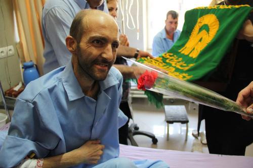 گزارش تصویری عیادت خادمین حرم مطهر رضوی از بیماران بیمارستان های اراک