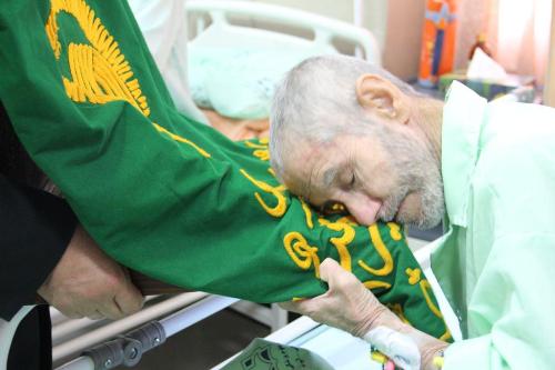 گزارش تصویری عیادت خادمین حرم مطهر رضوی از بیماران بیمارستان های اراک