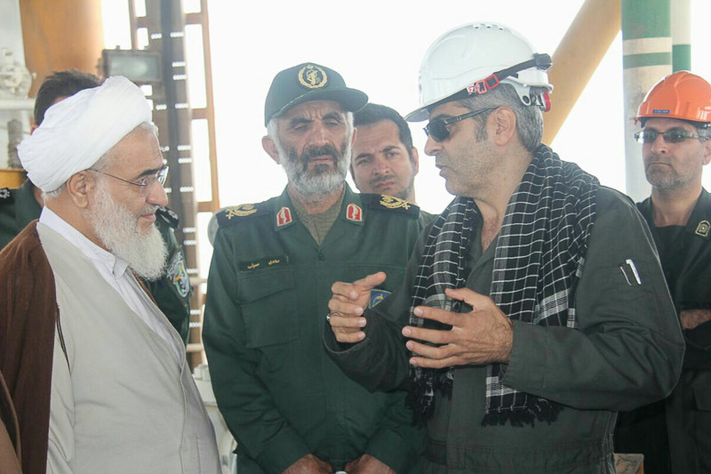 بازدید آیتالله عابدینی، از تیپ واکنش سریع اباعبدالله(ع) و منطقه نفتی «جزیره سیری» بازدید آیتالله عابدینی، از تیپ واکنش سریع اباعبدالله(ع) و منطقه نفتی «جزیره سیری»