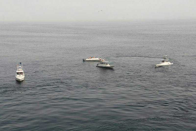 بازدید آیتالله عابدینی، از تیپ واکنش سریع اباعبدالله(ع) و منطقه نفتی «جزیره سیری» بازدید آیتالله عابدینی، از تیپ واکنش سریع اباعبدالله(ع) و منطقه نفتی «جزیره سیری»