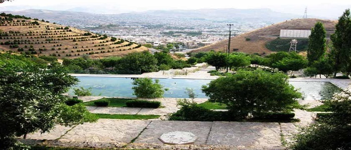 معرفی آثار تاریخی و جاذبه های گردشگری استان کردستان/بازار سنندج، دریاچه زریوار مریوان، مجموعه تفریحی پارک آبیدر سنندج، دریاچه پشت سد قشلاق سنندج معرفی آثار تاریخی و جاذبه های گردشگری استان کردستان/بازار سنندج، دریاچه زریوار مریوان، مجموعه تفریحی پارک آبیدر سنندج، دریاچه پشت سد قشلاق سنندج