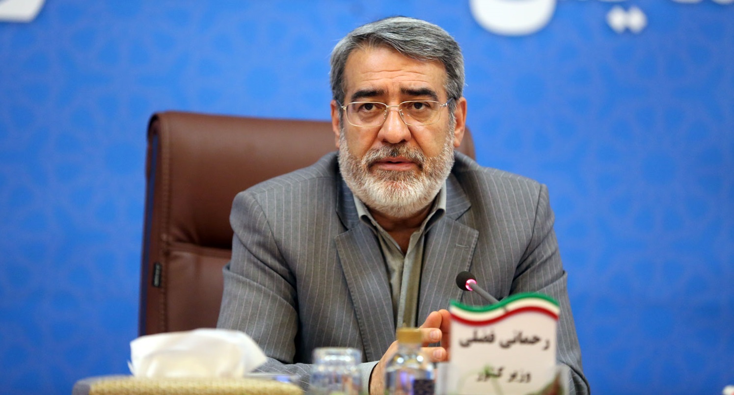 پاسخ وزیر کشور درباره پیامکهای پلیس به رانندگان بدحجاب پاسخ وزیر کشور درباره پیامکهای پلیس به رانندگان بدحجاب