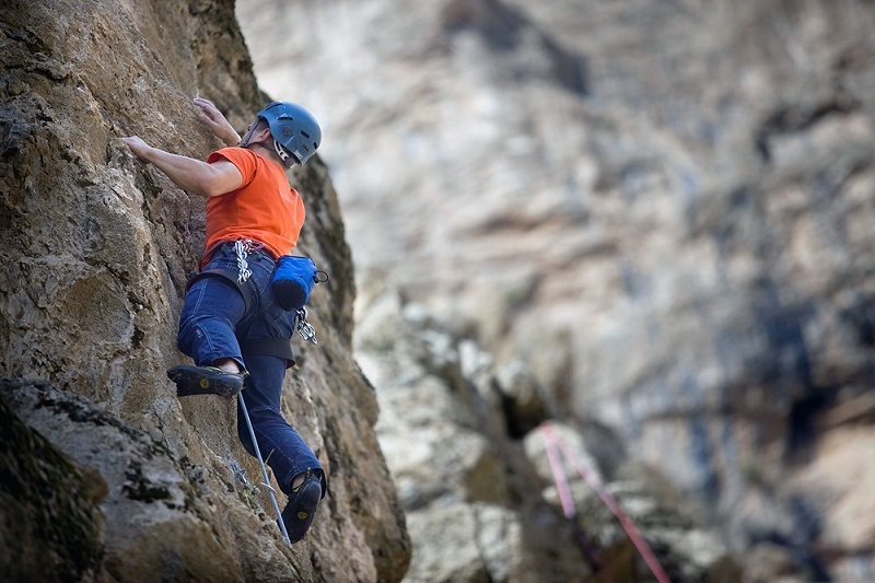احداث اولین دیواره استاندارد سنگنوردی در کرمانشاه