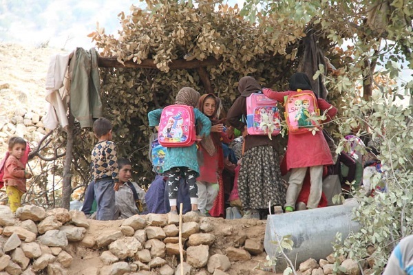 شادی هدیه کانون به کودکان مناطق محروم روستایی بخش سوسن شادی هدیه کانون به کودکان مناطق محروم روستایی بخش سوسن