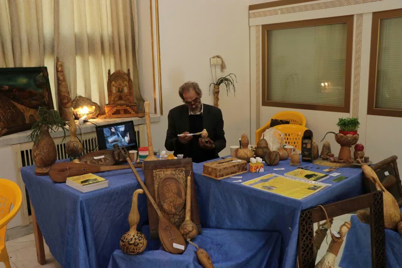 صنایع دستی بخش مهمی از گردش مالی صنعت گردشگری را به دوش می کشد