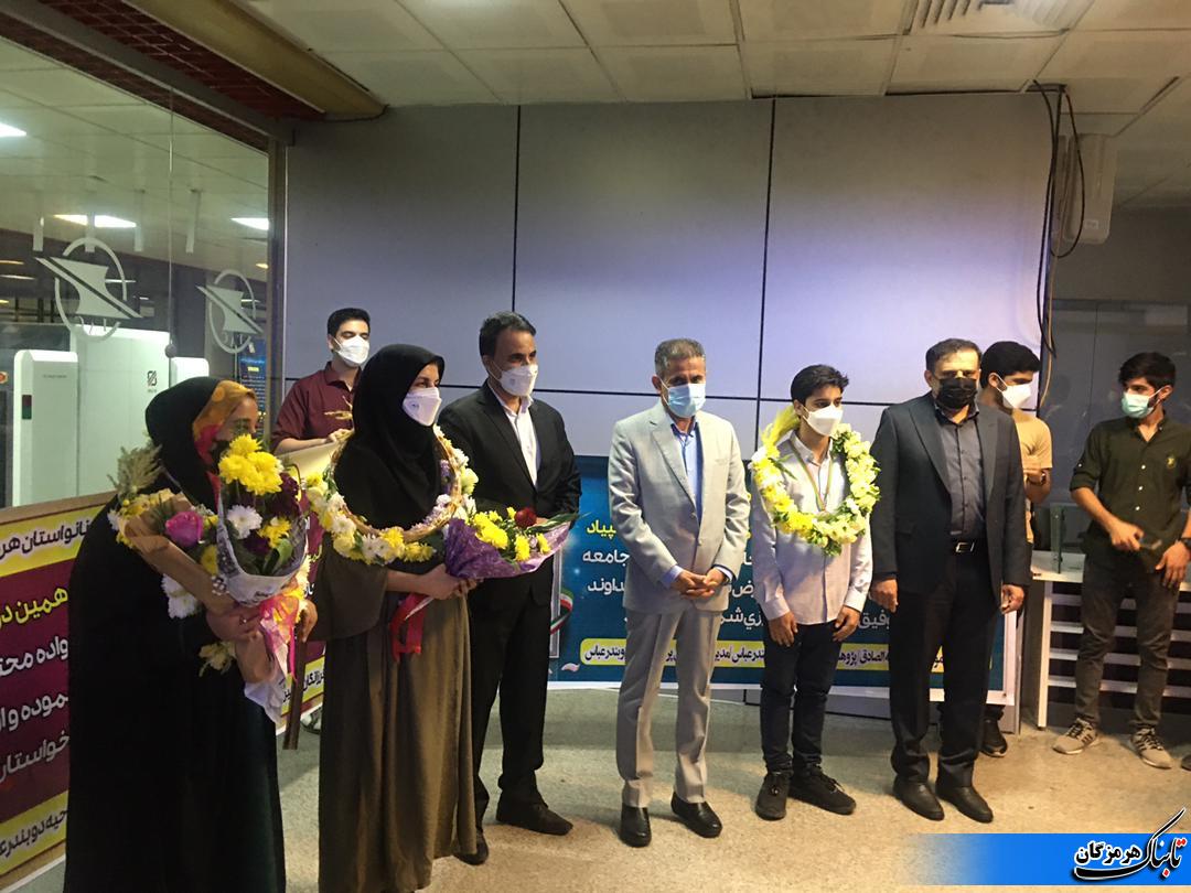 درخشش دانش آموزان هرمزگانی با دو مدال طلا و برنز در المپیاد نانو/ هرمزگان سرزمین استعدادهای برتراست درخشش دانش آموزان هرمزگانی با دو مدال طلا و برنز در المپیاد نانو/ هرمزگان سرزمین استعدادهای برتراست