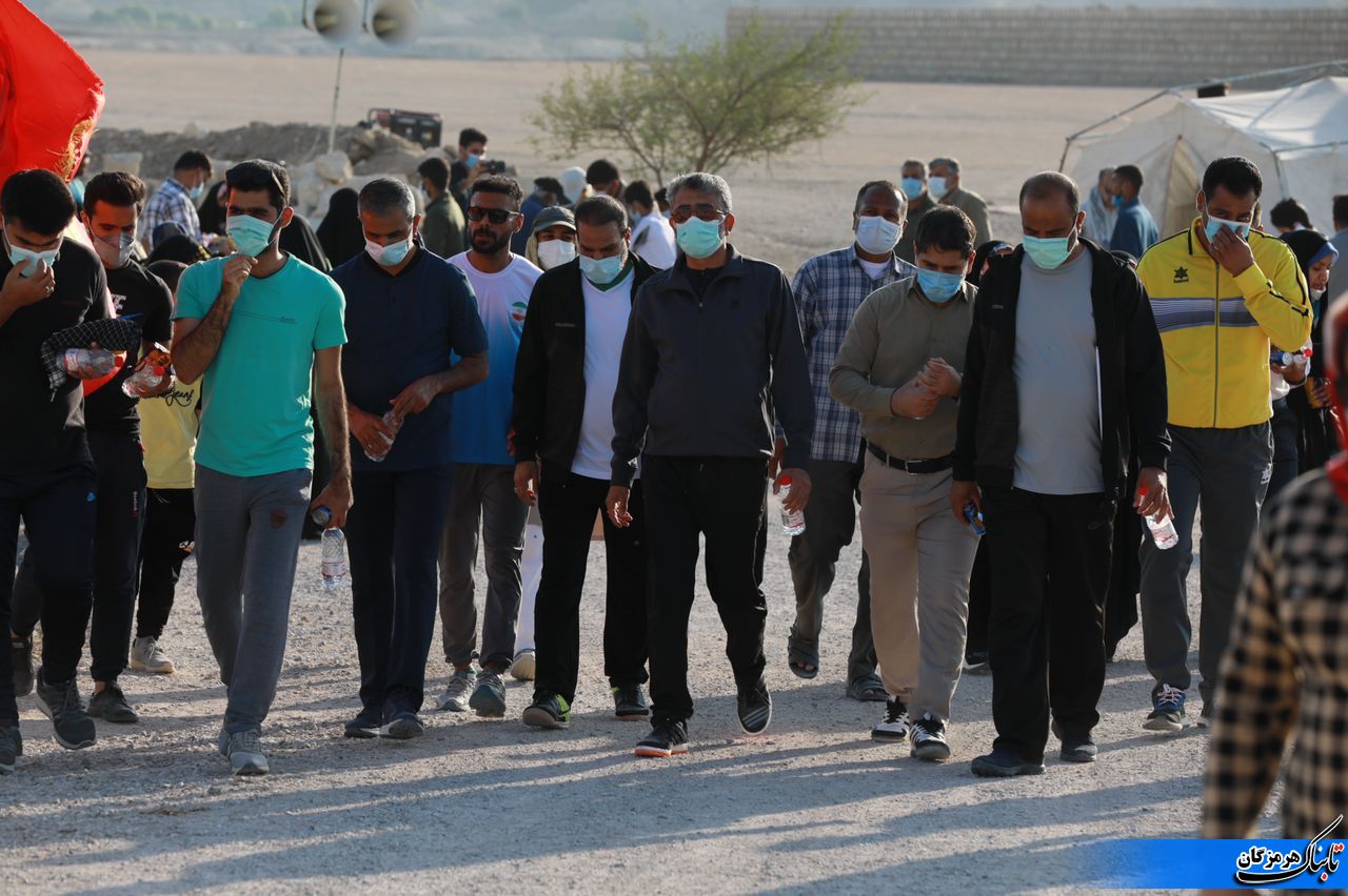 همایش بزرگ پیاده روی خانوادگی در کوهستان پارک پنجه علی به مناسبت هفته ی بسیج برگزار شد