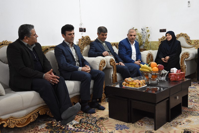 ما مدیون خون شهدا هستیم