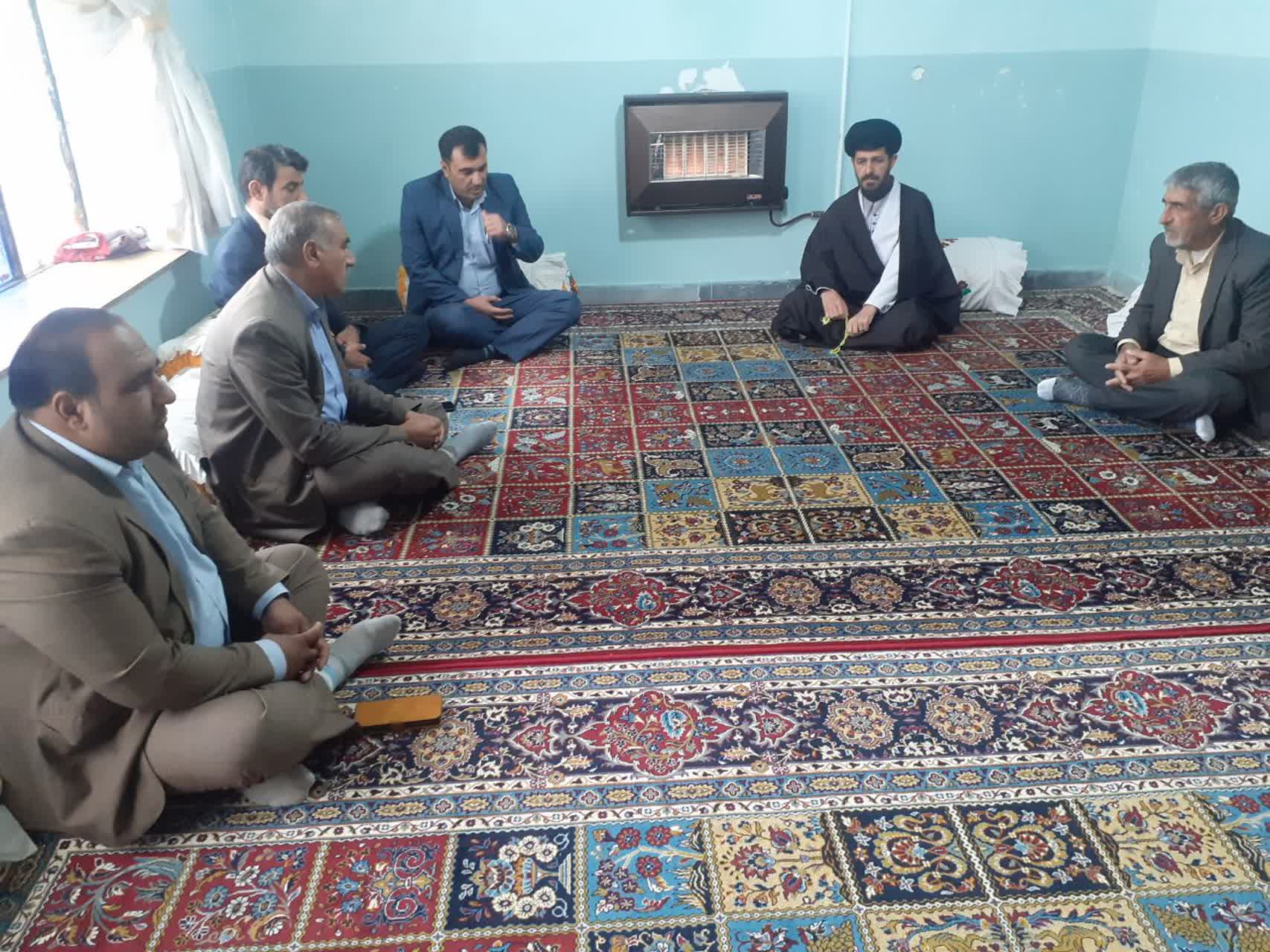 تجلیل فرماندار و مسئولان مارگون از خانواده شهدا تجلیل فرماندار و مسئولان مارگون از خانواده شهدا