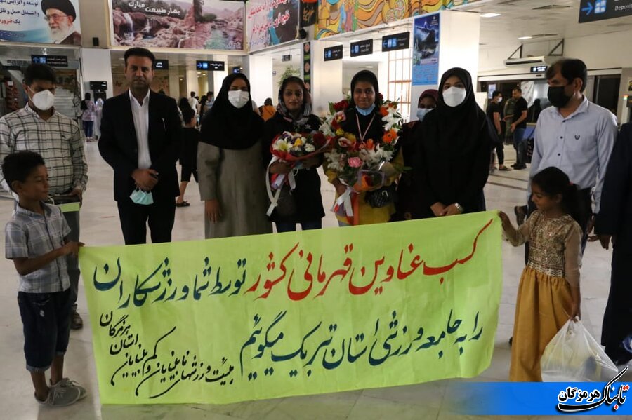 استقبال مدیرکل بهزیستی هرمزگان از مدال آوران مسابقات نابینایان و کم بینایان قهرمانی کشور