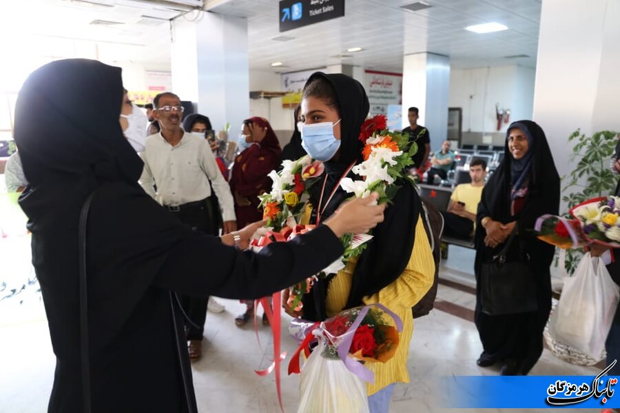 استقبال مدیرکل بهزیستی هرمزگان از مدال آوران مسابقات نابینایان و کم بینایان قهرمانی کشور