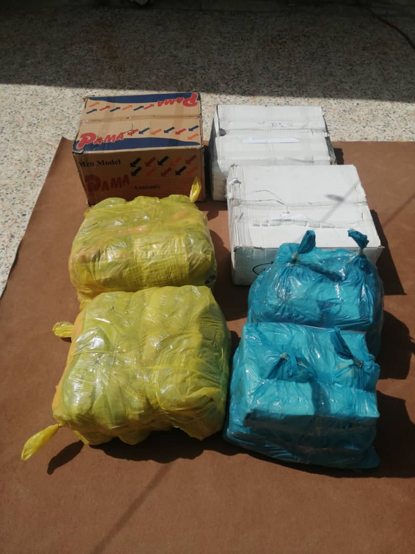 توزیع پوشاک به ارزش 200 میلیون تومان میان خانواده های کم بضاعت در لنده:تصاویر توزیع پوشاک به ارزش 200 میلیون تومان میان خانواده های کم بضاعت در لنده:تصاویر