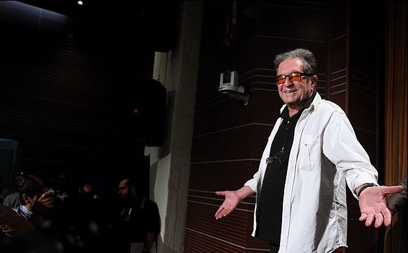 کارنامه چهل ساله داریوش مهرجویی به روایت مانی حقیقی به نمایش درمیآید کارنامه چهل ساله داریوش مهرجویی به روایت مانی حقیقی به نمایش درمیآید