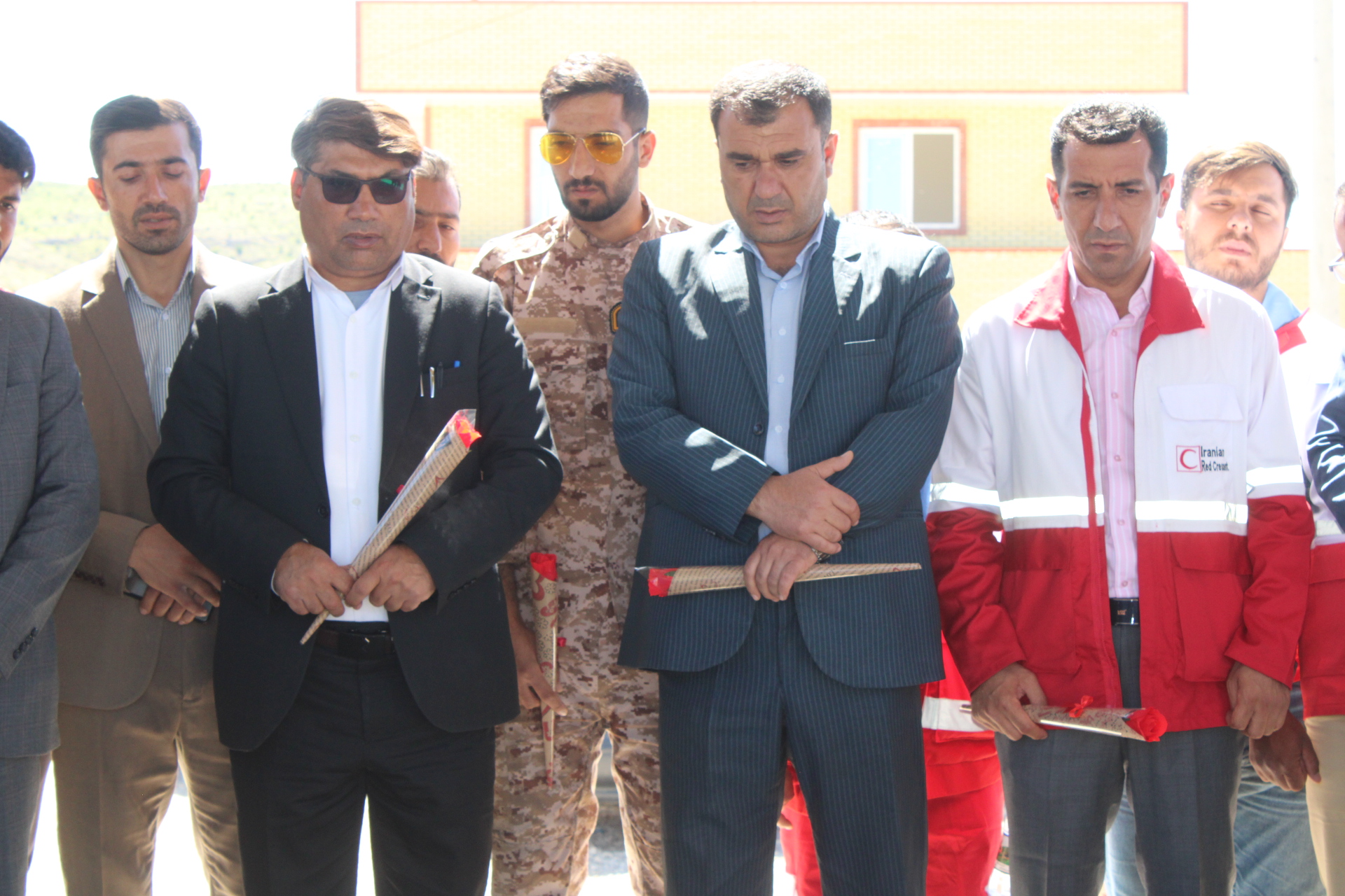 غبار روبی گلزار شهدا بمناسبت هفته هلال احمر در مارگون