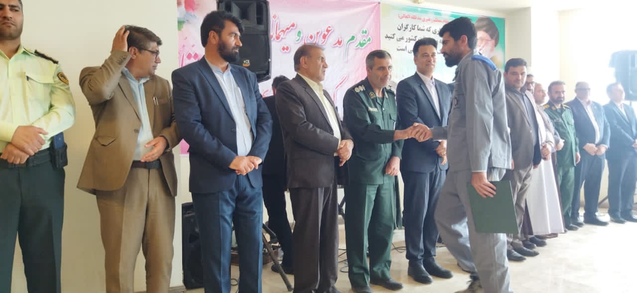 تجلیل از کارگران کارخانه سیمان مارگون با حضور مسئولان استانی و شهرستانی تجلیل از کارگران کارخانه سیمان مارگون با حضور مسئولان استانی و شهرستانی