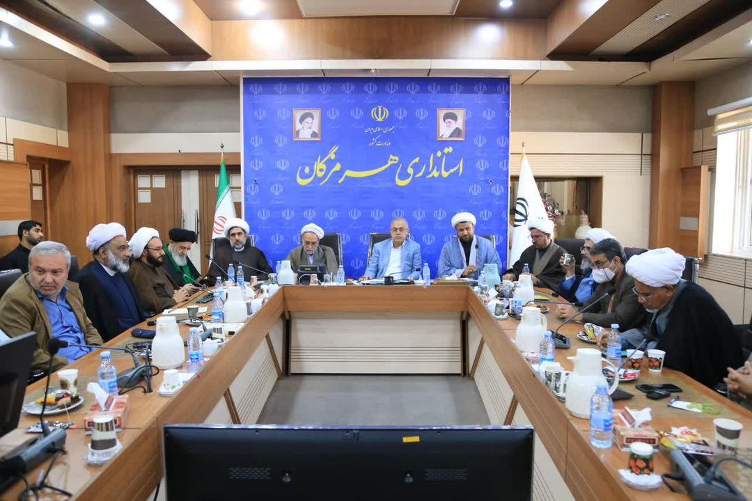 گفتمان وفاق ملی روشی برای همگرایی برای حل مشکلات است گفتمان وفاق ملی روشی برای همگرایی برای حل مشکلات است