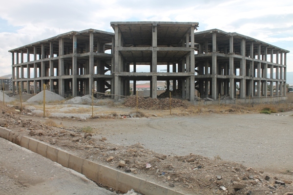 کلنگهایی که بیهوده به زمین زده شد/ استان هرمزگان۱۳۳۶ پروژه نیمه تمام دارد کلنگهایی که بیهوده به زمین زده شد/ استان هرمزگان۱۳۳۶ پروژه نیمه تمام دارد