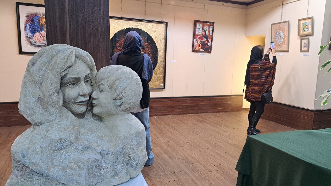 نمایشگاه گروهی هنرهای تجسمی بانوان هنرمند با عنوان نمایشگاه گروهی هنرهای تجسمی بانوان هنرمند با عنوان