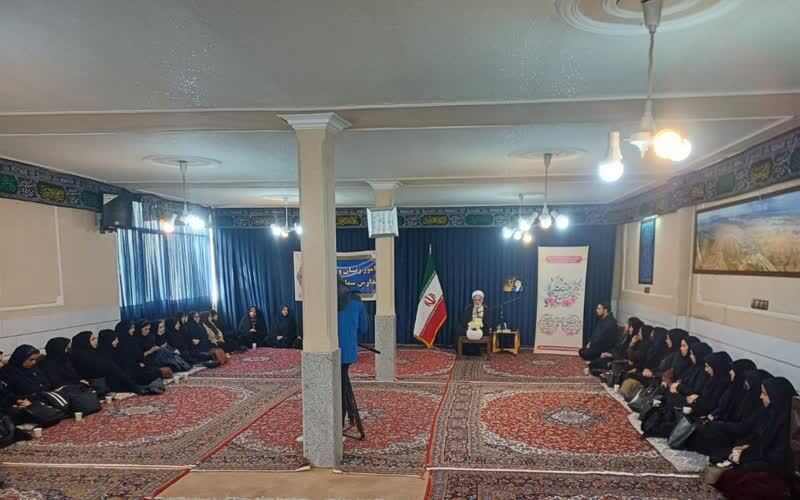 زنان پیشرو و علمدار انقلاب اسلامی هستند