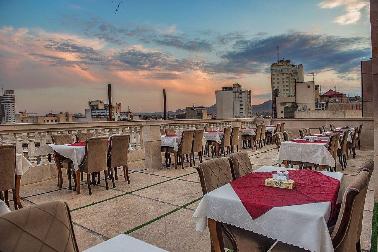 هتل اطلس مشهد یا گلدن پالاس: مقایسه&zwnj;ای برای اقامت لاکچری