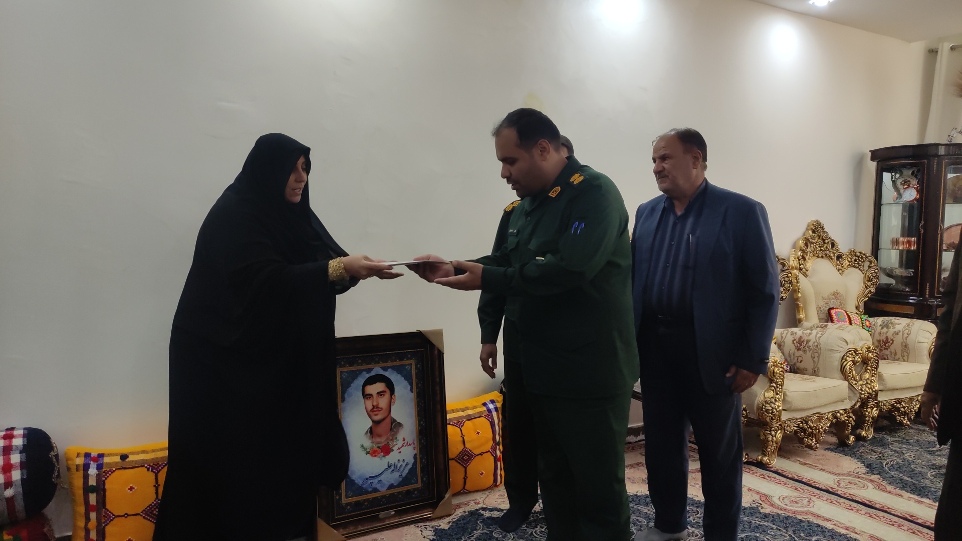 تجلیل معاونت آموزش سپاه فتح استان(ک.ب) از خانواده شهدای این معاونت تجلیل معاونت آموزش سپاه فتح استان(ک.ب) از خانواده شهدای این معاونت