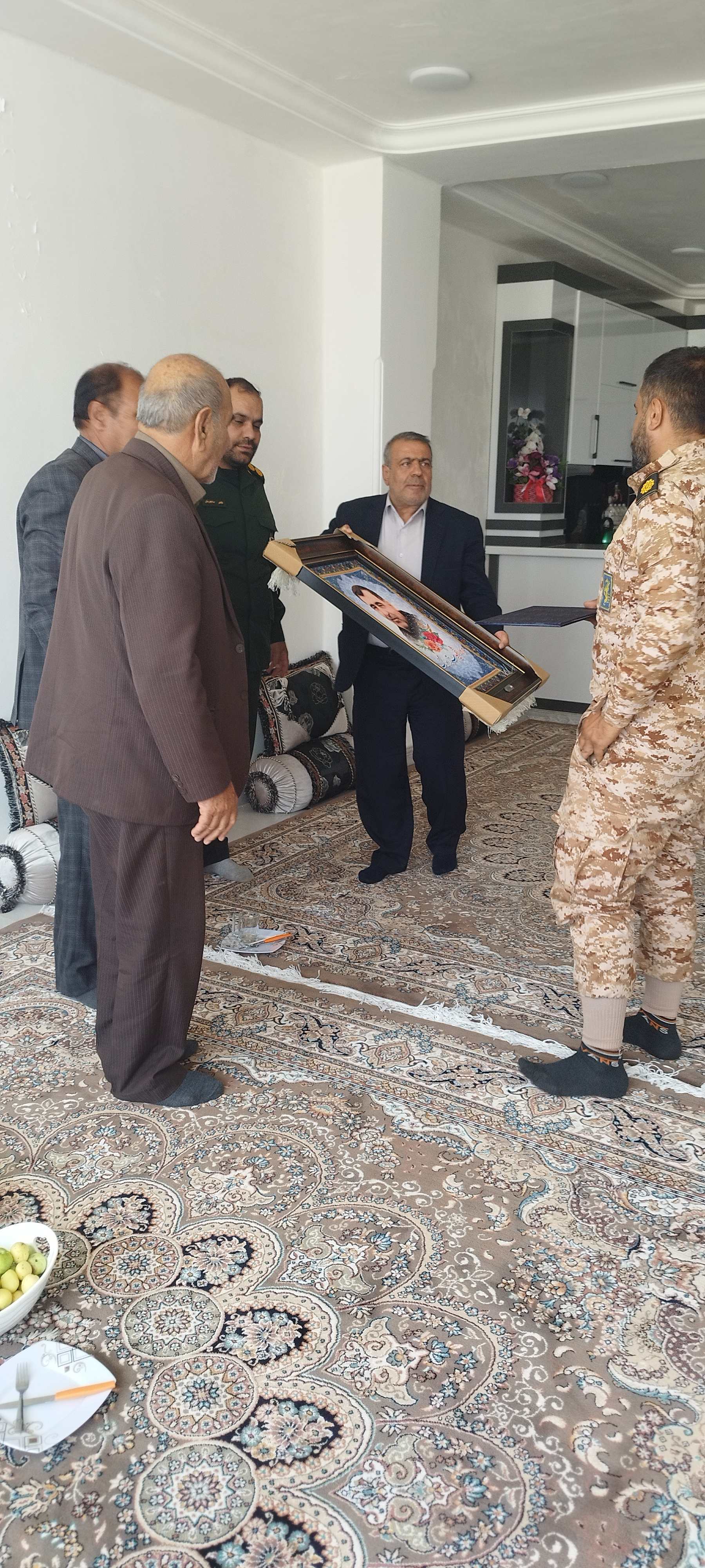 دیدار و تجلیل مسئول معاونت آموزش سپاه فتح استان(ک.ب)از خانواده های شهدا دیدار و تجلیل مسئول معاونت آموزش سپاه فتح استان(ک.ب)از خانواده های شهدا