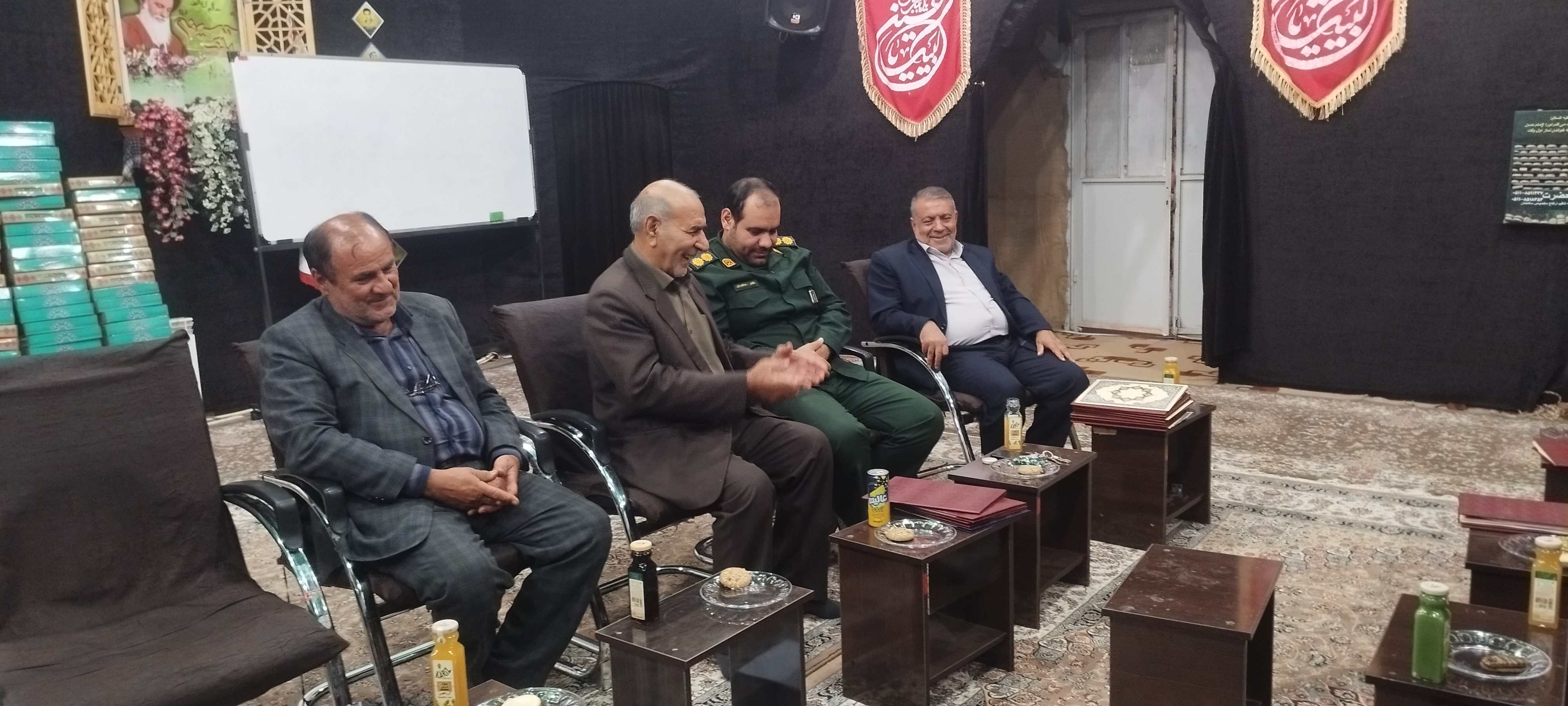 دیدار و تجلیل مسئول معاونت آموزش سپاه فتح استان(ک.ب)از خانواده های شهدا دیدار و تجلیل مسئول معاونت آموزش سپاه فتح استان(ک.ب)از خانواده های شهدا