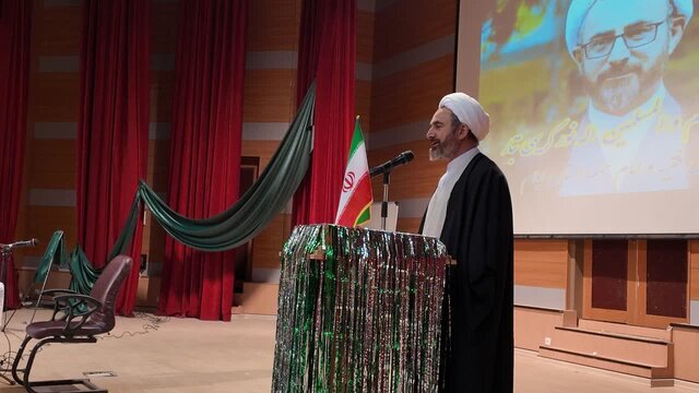 برگزاری اختتامیه بیست و هشمتین جشنواره قرآن و عترت در ایلام برگزاری اختتامیه بیست و هشمتین جشنواره قرآن و عترت در ایلام