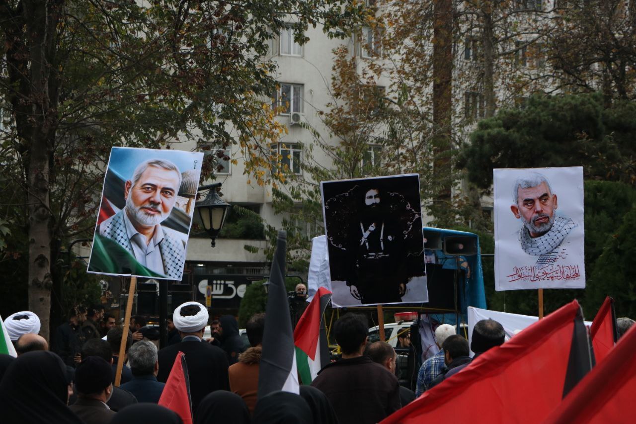 عزاداری ایام فاطمیه و سالروز شهادت میرزا کوچک جنگلی در رشت برگزار شد/ صدوسومین سالگرد میرزاکوچک با حضور شهید خوشنام نورانی شد+تصاویر