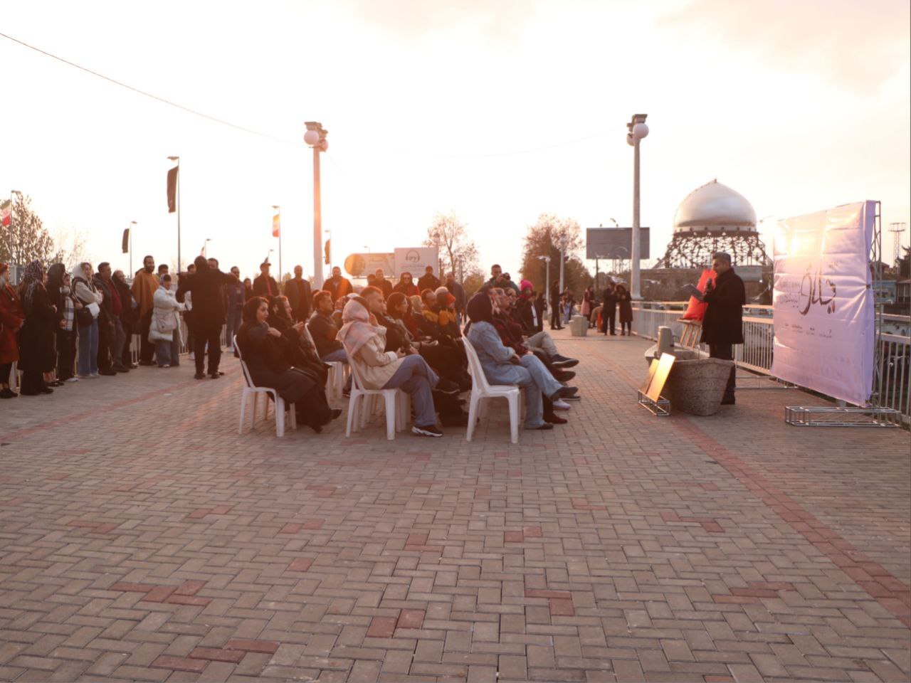 رونمایی از دیوارکوب نمایش «چلاق آینیشمان» در بندر انزلی+تصاویر رونمایی از دیوارکوب نمایش «چلاق آینیشمان» در بندر انزلی+تصاویر