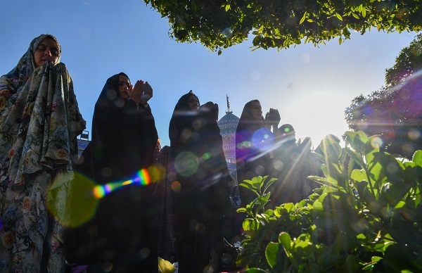 گزارش تصویری-نماز عید بندگی در سومین حرم اهل بیت (ع) اقامه شد گزارش تصویری-نماز عید بندگی در سومین حرم اهل بیت (ع) اقامه شد
