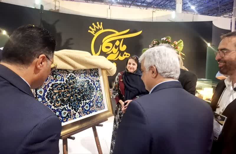 خلق ارزش افزوده با تلفیق هنر سنتی صنایع‌دستی و طلا توسط هنرمندان خراسان رضوی