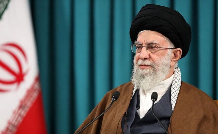 مدیران حوزه با تدبیر مناسب، القائات مغرضانهای را که طلّاب جوان را از آینده ناامید میکند، خنثی کنند