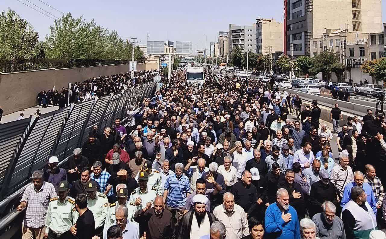 تشییع لاله های سرخ در البرز/وداع مردم با مدافعان وطن +تصاویر