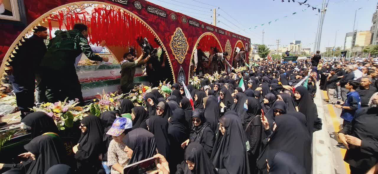 تشییع لاله های سرخ در البرز/وداع مردم با مدافعان وطن +تصاویر