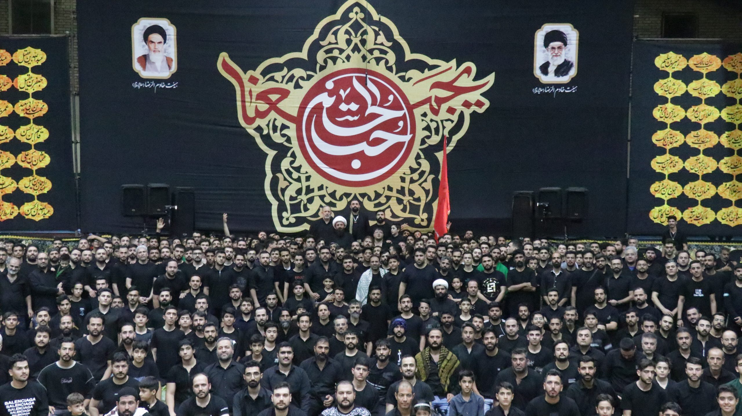 ۸۰۰ هزار گریه و فقط یک صدا «یا حسین» / نَفَس کشیدن قم زیر علم امام رضا (ع) //س