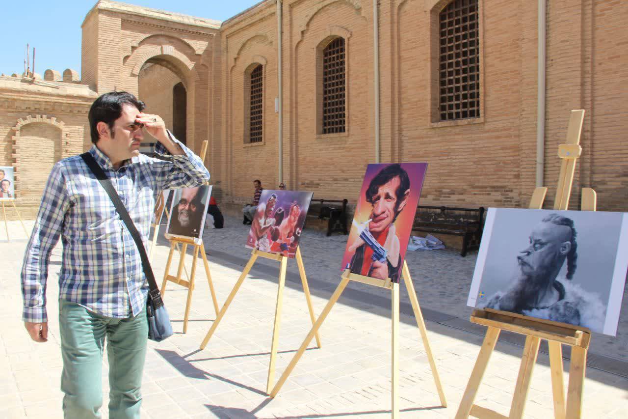 نمایشگاه بین&zwnj;المللی بزرگان کاریکاتوریست چهره جهان در لرستان افتتاح شد+تصویر