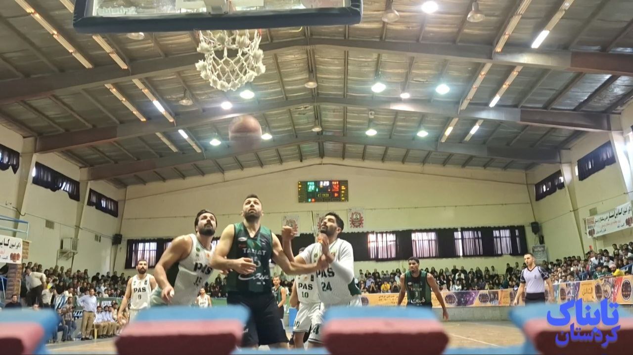 شکست سنگین پاس کردستان مقابل طبیعت تهران در هفته چهارم لیگ برتر بسکتبال/ حضور هواداران هم مانع شکست پاس نشد + فیلم شکست سنگین پاس کردستان مقابل طبیعت تهران در هفته چهارم لیگ برتر بسکتبال/ حضور هواداران هم مانع شکست پاس نشد + فیلم