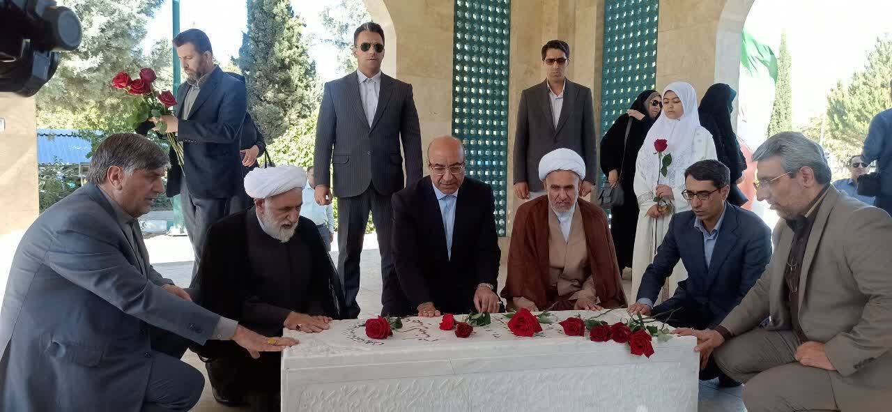 نماینده ولیفقیه و رییس شورای مرکزی بنیاد مسکن کشور وارد کرمانشاه شد نماینده ولیفقیه و رییس شورای مرکزی بنیاد مسکن کشور وارد کرمانشاه شد