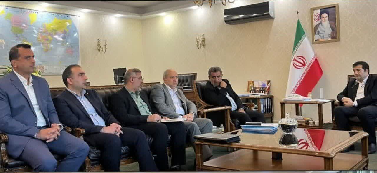 وزیر ورزش و جوانان طی نشستی بامسئولین مرکزاستان مازندران نویدداد با تأمین اعتبارات موردنیاز، شاهد بهره&zwnj;برداری ازطرح&zwnj;ها ی نیمه تمام  پروژه های  ورزشی در آینده نزدیک خواهیم بود.