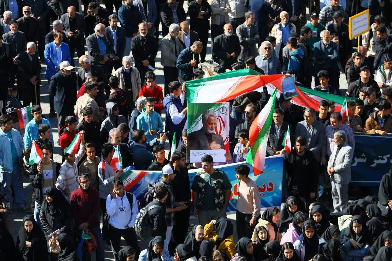 مراسم باشکوه راهپیمایی ۱۳ آبان همدان به روایت تصویر مراسم باشکوه راهپیمایی ۱۳ آبان همدان به روایت تصویر