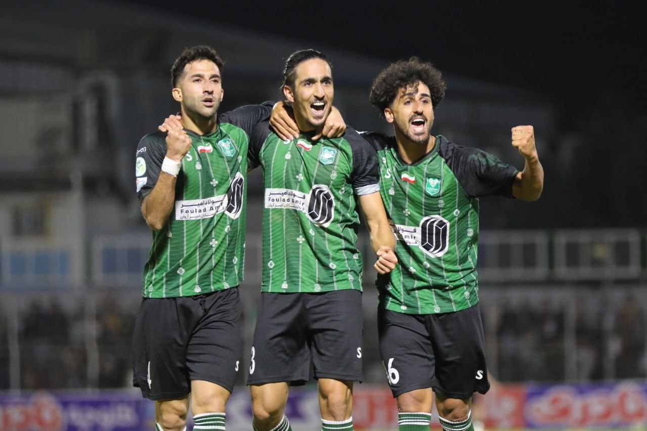 خیبر خرمآباد با شکست تراکتور، خاطره پیروزی تاریخی سال ۱۳۸۳ را زنده کرد خیبر خرمآباد با شکست تراکتور، خاطره پیروزی تاریخی سال ۱۳۸۳ را زنده کرد