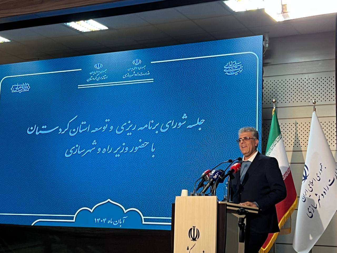 کردستان از طرح آمایش مراکز لجستیک کشور محروم مانده است/ عدالت در توزیع اعتبارات راههای روستایی رعایت نشده کردستان از طرح آمایش مراکز لجستیک کشور محروم مانده است/ عدالت در توزیع اعتبارات راههای روستایی رعایت نشده