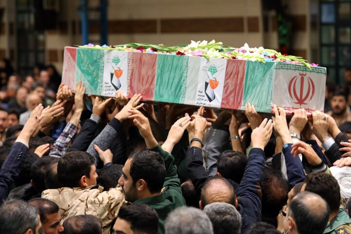 تشییع ۳ شهید گمنام روز شهادت حضرت زهرا(س) در قم تشییع ۳ شهید گمنام روز شهادت حضرت زهرا(س) در قم