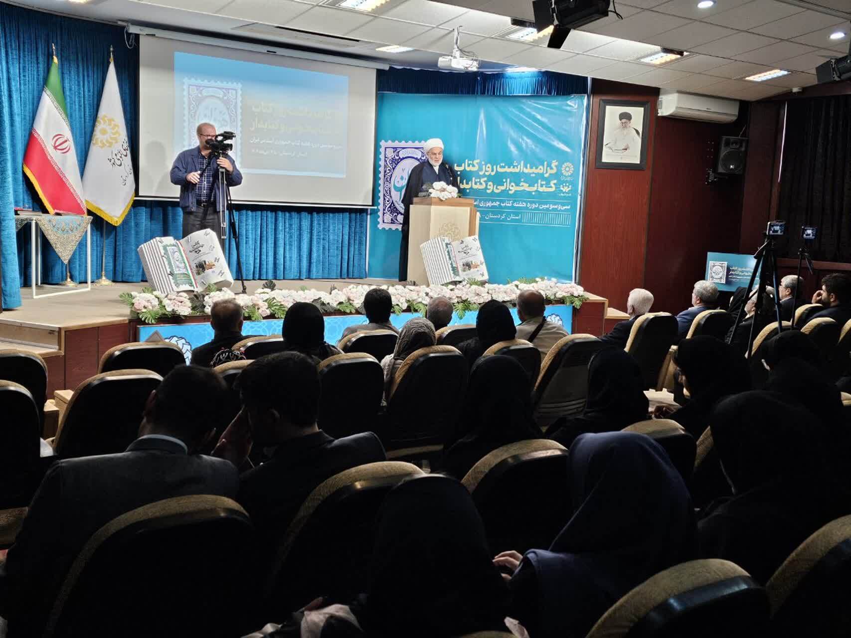 ترویج کتابخوانی نیازمند مشارکت خانوادهها و جامعه است ترویج کتابخوانی نیازمند مشارکت خانوادهها و جامعه است