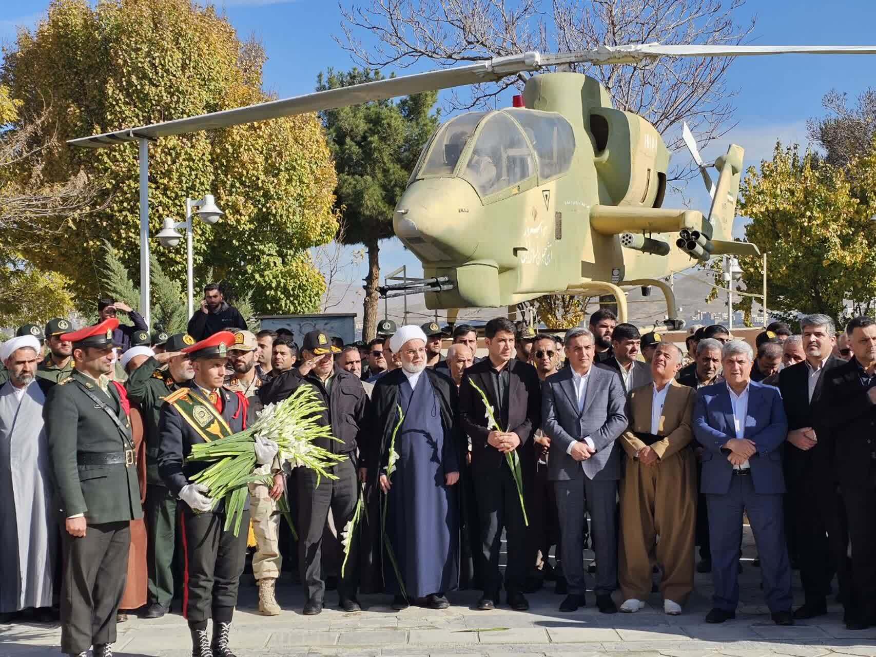 استقبال مردم از شهدای گمنام پیام وفاداری به آرمانهای انقلاب است استقبال مردم از شهدای گمنام پیام وفاداری به آرمانهای انقلاب است